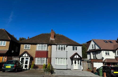 Sutton West Apartment | 3 Bedroom House with Garden in Cheam, London