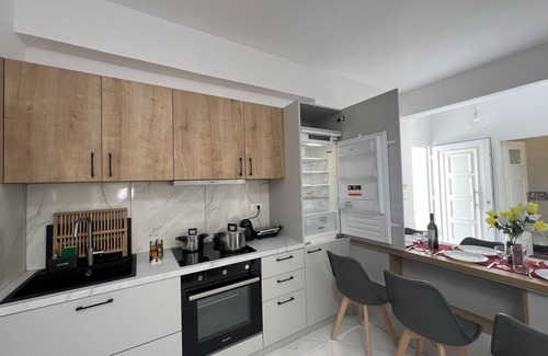 Perissa Apartment | 3 Bedroom House With Free car Rental