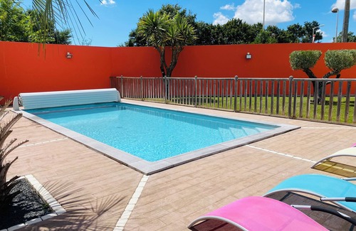 Verines House | 3 bedroom house with heated pool near La Rochelle and its beaches