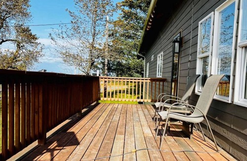 Chiniak House | 3-bedroom house with rural ranch setting near Kodiak with WiFi