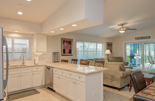 Naples Park House | 3 Bedroom, Huge Pool, Hot Tub, Screened in Lanai in the coveted 500 block