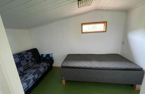 Njurunda House | 3 bedroom lakehouse with private bridge and garden