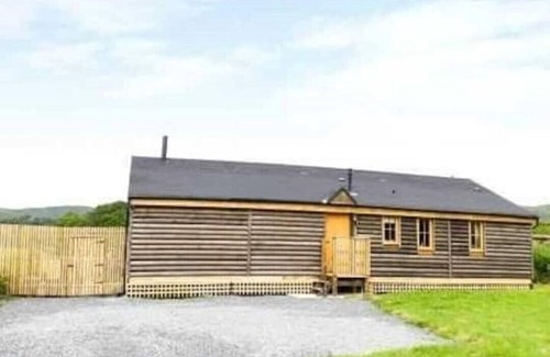 Llanbrynmair Cabin | 3 bedroom log cabin in Mid Wales with hot tub
