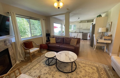 West Vancouver House | 3 Bedroom Luxury Ocean View Garden Level Suite in Prestigious Area