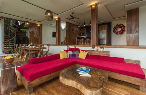 Sambahan Villa | 3 bedroom luxury villa resort w/private infinity pool overlooking rice fields!