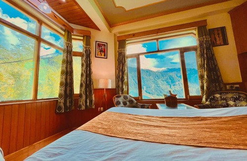Manali Apartment | 3 Bedroom Luxury villa with sceneric mountain view