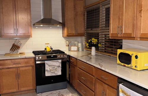 Merrillville House | 3 Bedroom Merrillville Escape, quiet, rural w/shopping centers, spacious