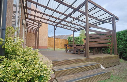 Belle Vue House | 3 Bedroom Modern Home in Manchester near Etihad Stadium & CO OP Live