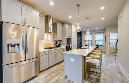 Largo House | 3-bedroom modern retreat in Largo close to shopping, restaurants and DC