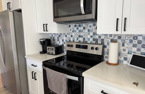 Chateau De Vie Three House | 3-Bedroom Modern Townhome in welcoming Old Town Scottsdale with Pool, AC