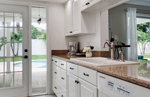 Bradenton House | 3 bedroom, near Anna Maria Island, private heated pool, pet friendly!