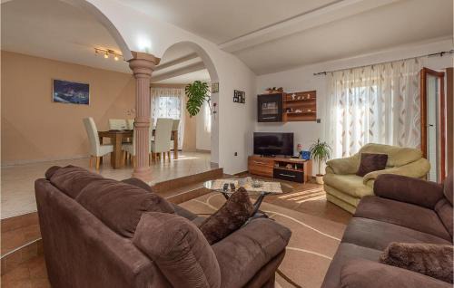Liznjan House | 3 Bedroom Nice Home In Liznjan