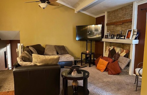 Overland Park House | 3 bedroom oasis in a quiet community