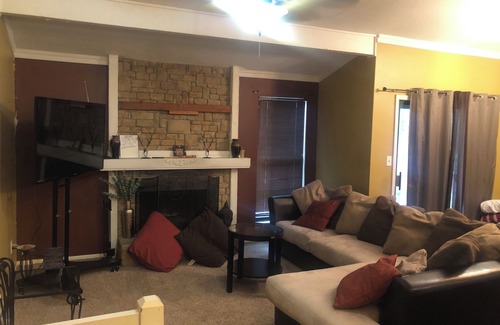 Overland Park House | 3 bedroom oasis in a quiet community