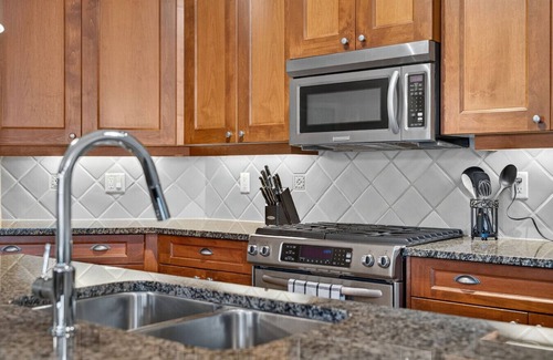 Westbank Condo | 3 bedroom overlooking Okanagan Lake