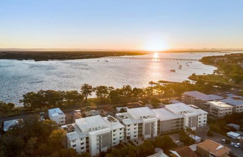 Bongaree Apartment | 3 Bedroom Penthouse - Short Walk to Sandstone Point