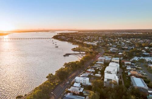 Bongaree Apartment | 3 Bedroom Penthouse - Short Walk to Sandstone Point