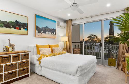 Bongaree Apartment | 3 Bedroom Penthouse - Short Walk to Sandstone Point