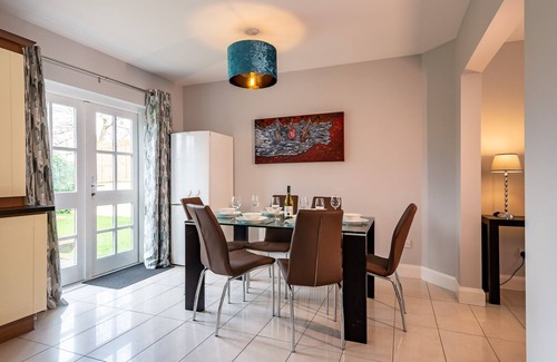 Kenmare House | 3 bedroom pet friendly home with access to pool