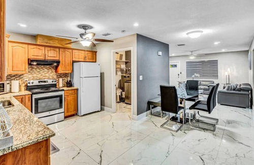 Coral Springs House | 3 Bedroom Pool Home with Modern Interior Design