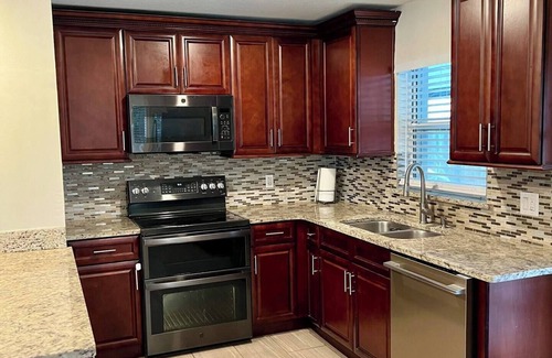 Azalea Park House | 3 Bedroom POOL Home in the Heart of Orlando