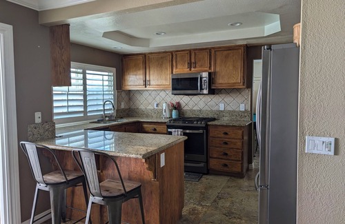 Ontario House | 3-bedroom pool house in amazing Ontario with WiFi, AC. Start your getaway now