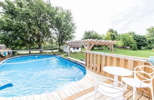 Pointe aux Roches House | 3 bedroom Poolside paradise near Marina