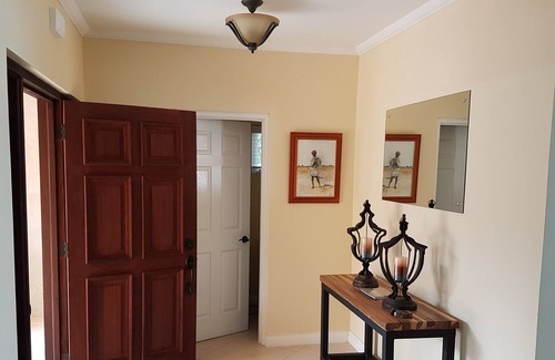 Silver Sands House | 3 bedroom Private Beachfront Villa with Staff