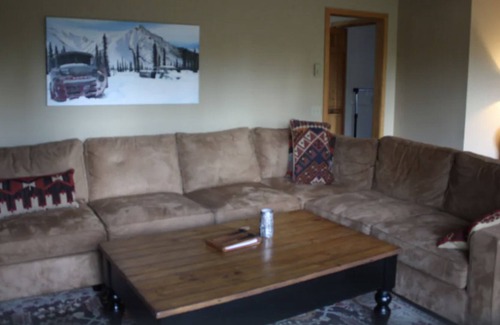 Sisters House | 3 Bedroom Ranch House on 10 Acres Just East of Sisters Township