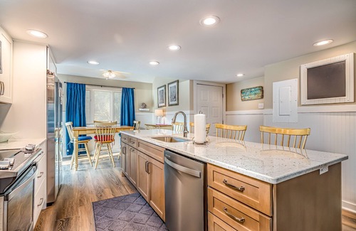 Bald Head Island Condo | 3 bedroom renovated condo in Royal James, community pool access! two balconies with forest views