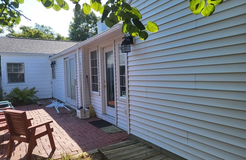 Huron House | 3-bedroom renovated home in lovely Huron. Includes: Wi-Fi & private beach.