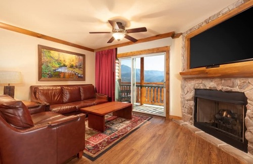 Gatlinburg Resort | 3-bedroom resort in enchanting Gatlinburg with indoor water park and more!