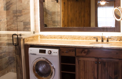 Gatlinburg Resort | 3-bedroom resort in enchanting Gatlinburg with indoor water park and more!