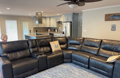 Steinhatchee House | 3-bedroom Riverfront home with private boat dock and view of Steinhatchee River.