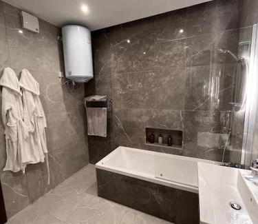 Bugibba Apartment | 3 Bedroom Seaside Luxury Accommodation - Sleeps 8