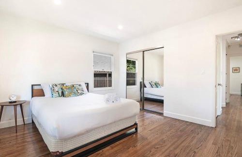 Sherman Oaks House | 3-Bedroom Sherman Oaks House Near Universal Studios