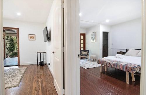 Sherman Oaks House | 3-Bedroom Sherman Oaks House Near Universal Studios