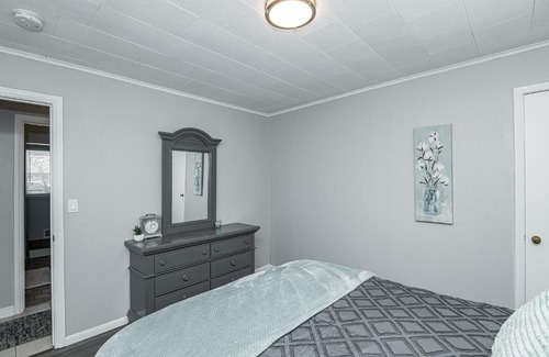 East Side Pioneers Apartment | 3 bedroom showstopper near Mayo Clinic