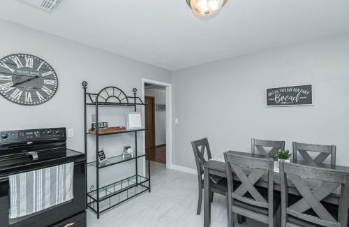 East Side Pioneers Apartment | 3 bedroom showstopper near Mayo Clinic