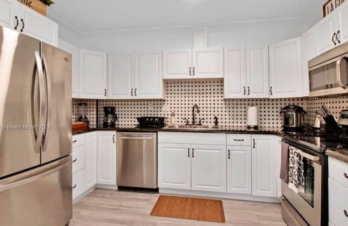 Pompano Isles Apartment | 3 Bedroom Single family 437121 by Houzlet