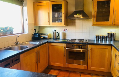 Kenmare House | 3 bedroom sleeping 5 and only 15 minute's walk from Kenmare