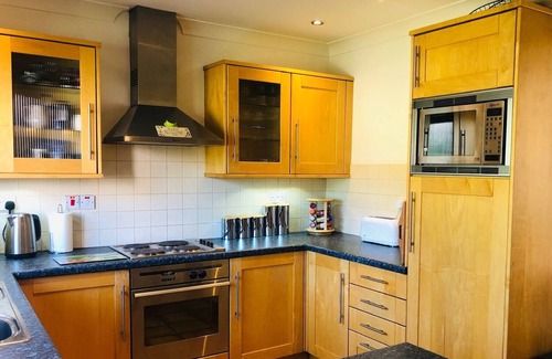 Kenmare House | 3 bedroom sleeping 5 and only 15 minute's walk from Kenmare