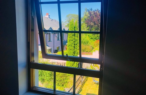 Kenmare House | 3 bedroom sleeping 5 and only 15 minute's walk from Kenmare