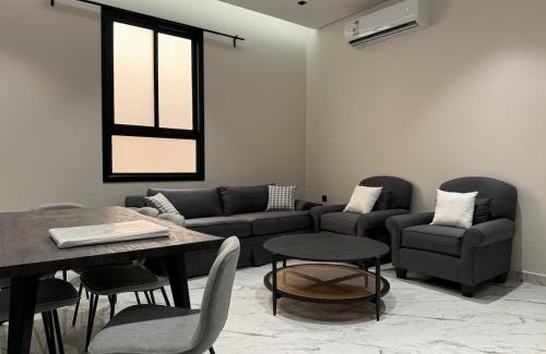Al Malaz Apartment | 3-Bedroom Spacious Apartment - 3B