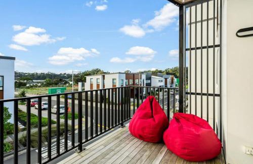 Hobsonville House | 3 Bedroom Stunner in Hobsonville - WiFi - Netflix