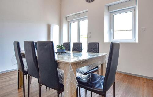 Creances House | 3 Bedroom Stunning Home In Creances
