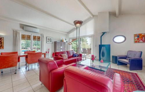 Ecuras House | 3 Bedroom Stunning Home In Ecuras