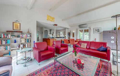 Ecuras House | 3 Bedroom Stunning Home In Ecuras