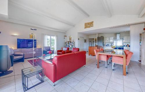 Ecuras House | 3 Bedroom Stunning Home In Ecuras