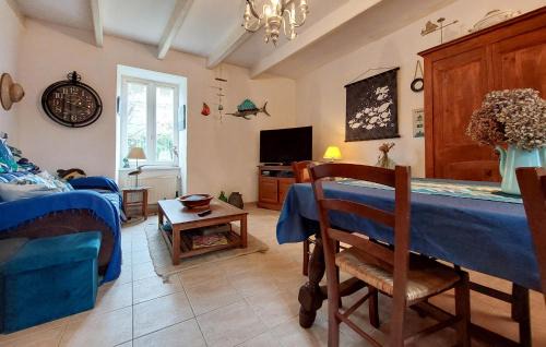 Groix House | 3 Bedroom Stunning Home In Groix